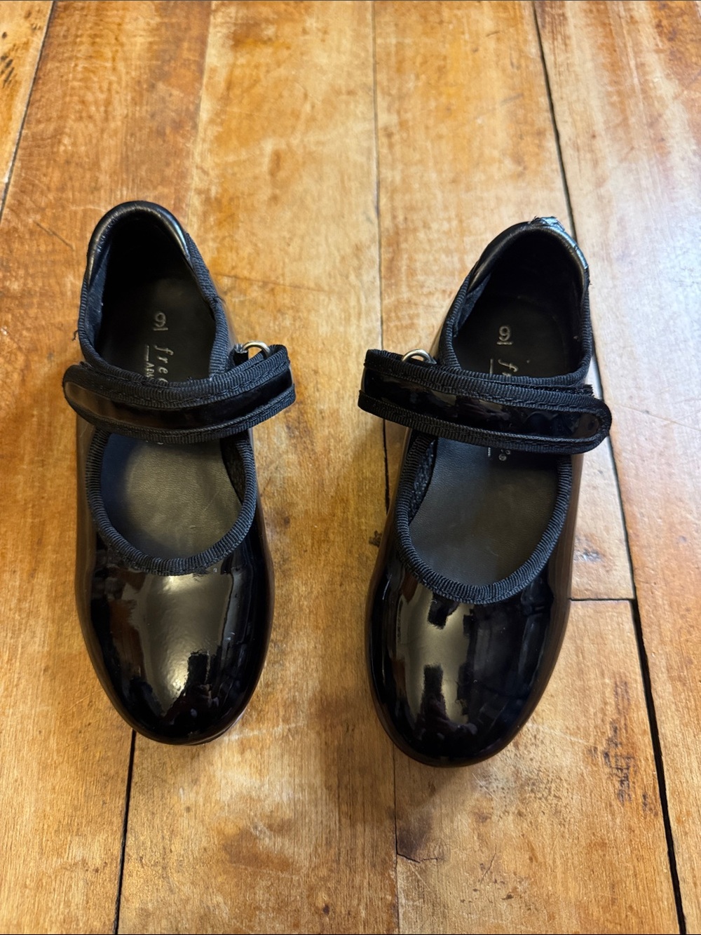 Freestyle tap shoes size 9 Patent leather black Velcro Strap dance